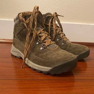 Danner Adrika Hiking Boot Size 7 NEVER BEEN WORN!